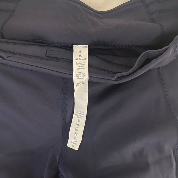 Lululemon Navy Leggings with Pockets - Picture 4 of 5